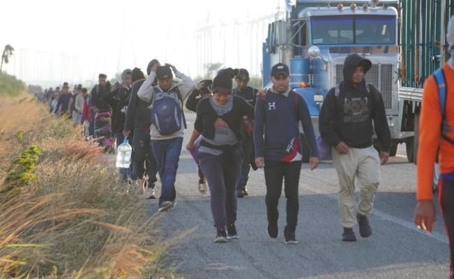 Acusan a AMLO y Jara de infiltrar militares para frenar caravana