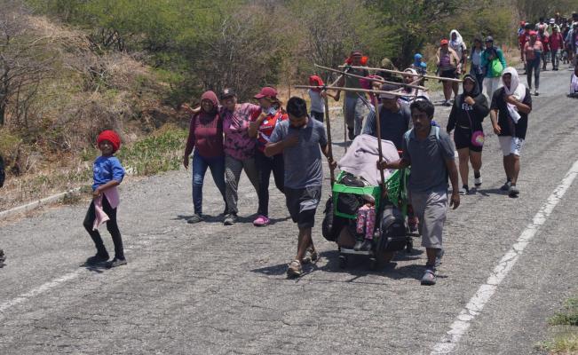 Tras 10 d&iacute;as de recorrer Oaxaca en Viacrucis, gobierno estatal brinda atenci&oacute;n m&eacute;dica a 3 mil migrantes