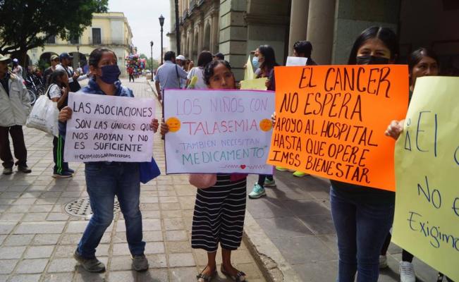 Tras negar desabasto, gobierno de Oaxaca reconoce retraso en entrega de medicamentos en Hospital de la Ni&ntilde;ez
