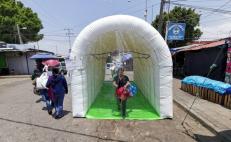 Pese a dudas sobre su efectividad, instalan túneles de sanitización en Oaxaca