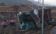 Volcadura de autobús en Tlacolula deja al menos 20 heridos 
