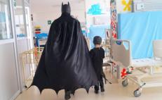 El Batman oaxaqueño que cuida las ilusiones de niños hospitalizados en tiempos de pandemia 
