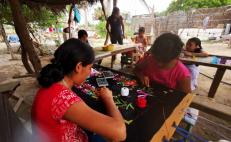 En confinamiento, nace escuela para que niños aprendan tradición zapoteca del bordado