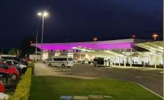 Iluminan fachada del Aeropuerto de Oaxaca por Día mundial contra el cáncer de mama