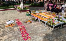 Con una ofrenda, feministas honran memoria de mujeres asesinadas en la Mixteca 