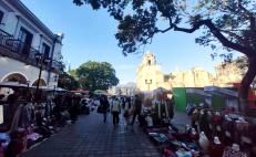 Ambulantes ignoran restricciones por Covid en Oaxaca e instalan verbena decembrina