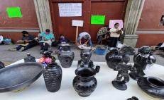 Artesanos de Coyotepec instalan expo-venta de barro negro en Casa Oficial para exigir mercado  