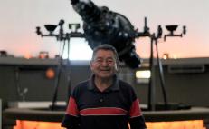 Desde hace 35 años, don Darío enciende las estrellas y constelaciones del Planetario Nundehui