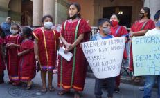 Piden triquis que Encinas lleve mesas para la paz; violencia desplazó a más de 500 personas 