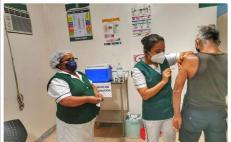 Vacuna  IMSS contra Covid-19 a adultos mayores de Huautla de Jimenéz, en la Cañada 
