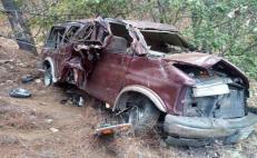 Vuelca camioneta con más de 20 personas en Oaxaca; trasladaba a migrantes de Centroamérica, reportan