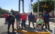 Colocan ciudadanos tapas en alcantarillas dañadas de la ciudad de Oaxaca como parte del “Tapatón”