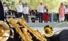 "Más vale una flauta que un arma"; AMLO promete entregar instrumentos para bandas musicales de Oaxaca