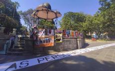 Con fotografías y un enorme letrero, exigen a la Fiscalía de Oaxaca revisar expedientes de personas desaparecidas