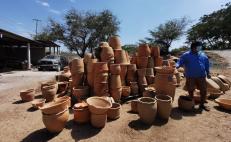 Cierre de frontera con EU frena a artesanos en Oaxaca; en Ixtaltepec apenas venden macetas