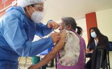 “La vacuna nos ayudará a quedarnos otro poquito”, dicen adultos mayores de Oaxaca