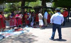 Ayuntamiento de Querétaro confirma “aseguramiento de mercancía” a artesanos triquis de Oaxaca desalojados; niega robo