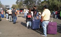 Impotencia de turistas y 36 vuelos cancelados, saldo preliminar por bloqueo al aeropuerto de Oaxaca