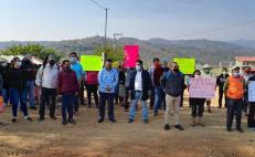 Edil de Sosola, en los Valles de Oaxaca, pide a la Federación liberar recursos para pavimentar camino