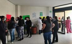 Por falta de vacuna, trabajadores anuncian “paro de brazos caídos” en Hospital de Especialidades de Oaxaca
