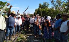 Campesinos ayuujk de Oaxaca, con machetes en mano, expulsan de sus tierras a trabajadores del Tren Transístmico
