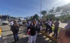 Familiares de pacientes se suman a protestas de trabajadores del Hospital Civil de Oaxaca, por falta de medicinas