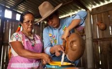 “La tradición salió de un fogón”: madre e hijo mantienen viva la herencia culinaria de Miahuatlán, Oaxaca