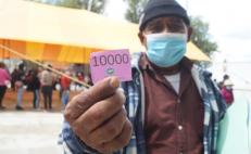 Al borde: Más de 10 mil personas esperan durante cuatro días su vacuna en Tlaxiaco, Oaxaca