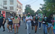 Marchan jóvenes zapotecas en Juchitán por el Día Internacional de la Despenalización del Aborto 