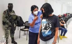 Inicia en Oaxaca vacunación antiCovid de menores de edad con comorbilidades; Yuliana fue la primera