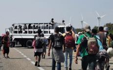 Obliga Guardia Nacional a caravana a avanzar a pie por Oaxaca