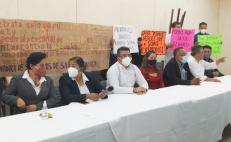 Van trabajadores de Salud de Oaxaca por juicio político contra Murat