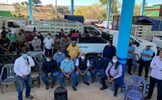 Pobladores de Barranca Larga liberan 29 vehículos de empresas que construyen vía a la Costa de Oaxaca