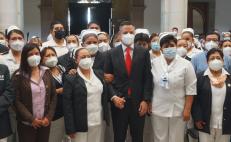 Reconoce Murat vocación de enfermeras en Oaxaca; han muerto 16 a causa de la pandemia