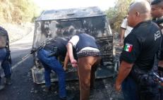 Se consumen 4.5 mdp en incendio de camioneta de valores en Oaxaca