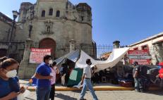 Atenderá Oaxaca de Juárez a comerciantes todos los lunes; pese a mesa, ambulantes siguen en plantón