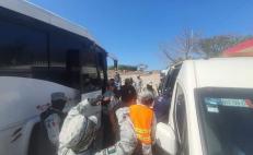 Asegura INM  a 57 migrantes ilegales que viajaban en autobús turístico en el Istmo, Oaxaca 