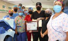 Reconoce IMSS en Oaxaca al médico Adán Pacheco, por más de 30 años de servicio