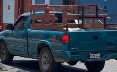 Las víctimas denunciaron que el agresor se encontraba a bordo de una camioneta color verde, con placas RY-58-632 del estado de Oaxaca.