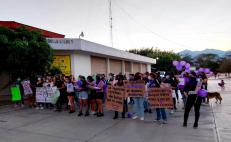 Acusan feministas a funcionaria de Putla, Oaxaca, de pretender liberar a probable violador de menor