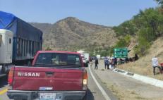 Retienen a funcionarios para exigir transparencia de recursos en comunidades de la Mixteca de Oaxaca