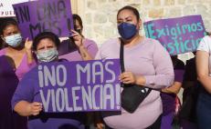 Vendedoras nocturnas del Centro Histórico de Oaxaca protestan para que se les permita vender. 