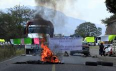 Triquis cierran carreteras en Oaxaca para protestar por desalojo y retención de desplazados por policías de CDMX