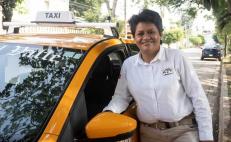 “Que lleguen sanas y salvas”. Ante violencia contra mujeres, taxista ofrece viajes seguros en la capital de Oaxaca