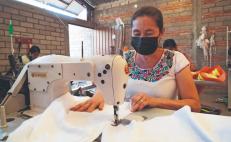 Artesanas textiles de Oaxaca encuentran nicho de negocio en producción de ropa industrial