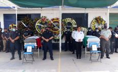 Rinde homenaje póstumo a dos policías asesinados por grupo armado en Oaxaca; piden esclarecer crimen