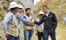 Supervisa Murat obras de autopista Oaxaca-Puerto Escondido; lleva 80% de avance
