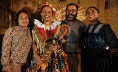 Familia artesana de la Mixteca de Oaxaca, creadora del cetro de la Diosa Centéotl, emblema de la Guelaguetza