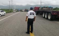 Cumplen pobladores 5 días de bloqueo carretero en el Istmo de Oaxaca; exigen ampliar drenaje