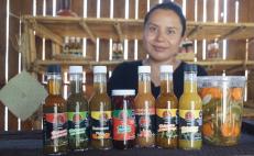 Con salsas y conservas, empresaria de Oaxaca busca reducir migración en Ciénega de Zimatlán